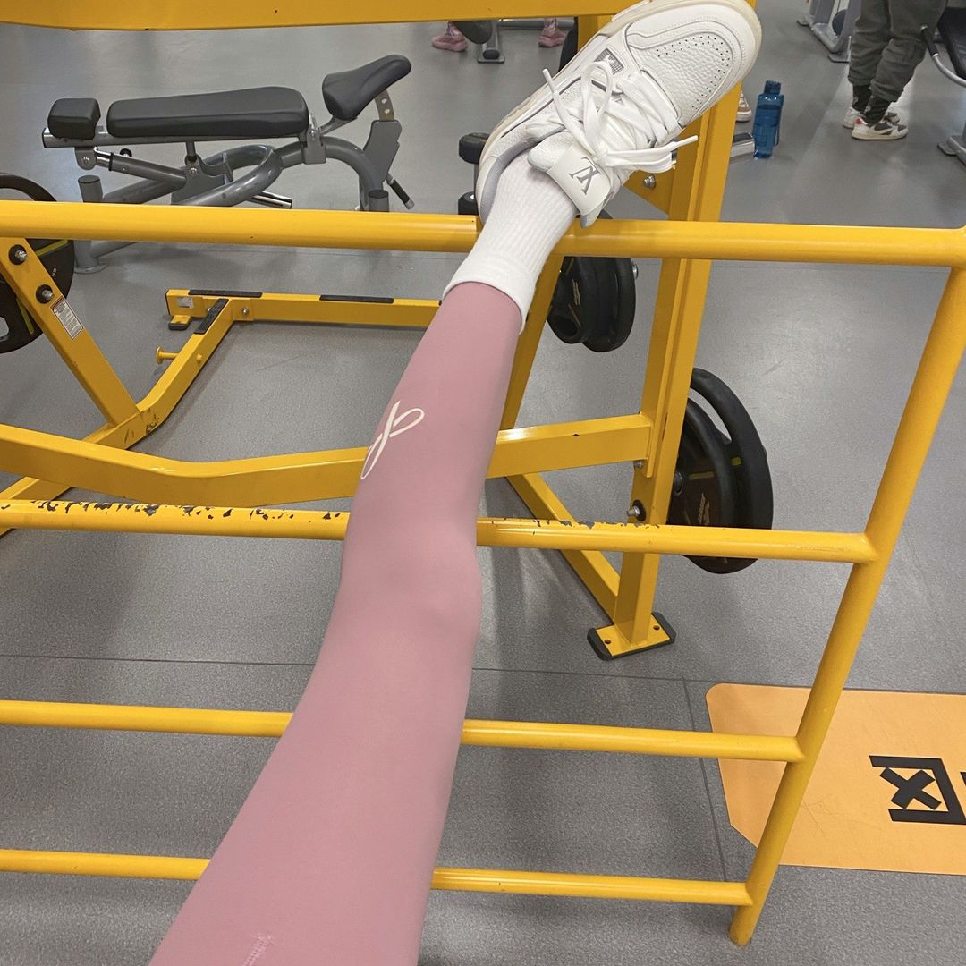 _nuss's tweet photo. 🧘‍♂️ Exercise, not only to exercise the body, but more importantly, to bring the mind into harmony with the universe and achieve a balance between mind and body! 🌌✨ #fitness #life #tears #health https://t.co/JaM0kUrRDd