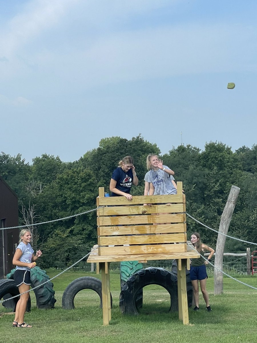 SoftballViterbo's tweet photo. What a week! Got the team moved in, had a few fun bonding activities, and helped with Viterbo move in! https://t.co/ptuwH03Hdm