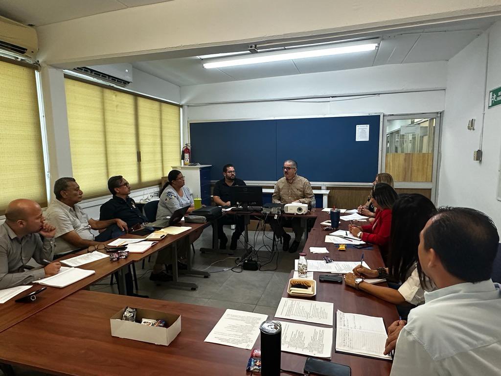 cide_uas's tweet photo. En esta reunión a cargo del Dr. Martin Pastor Ángulo Coordianador del CIDE, se elaboró un plan de trabajo que buscará generar un aporte positivo a nuestra universidad en esta etapa en la que estamos “Construyendo juntos el Nuevo Modelo Educativo UAS 2022”.

#SomosGrandesSomosUAS https://t.co/Wm0yiK5jgy