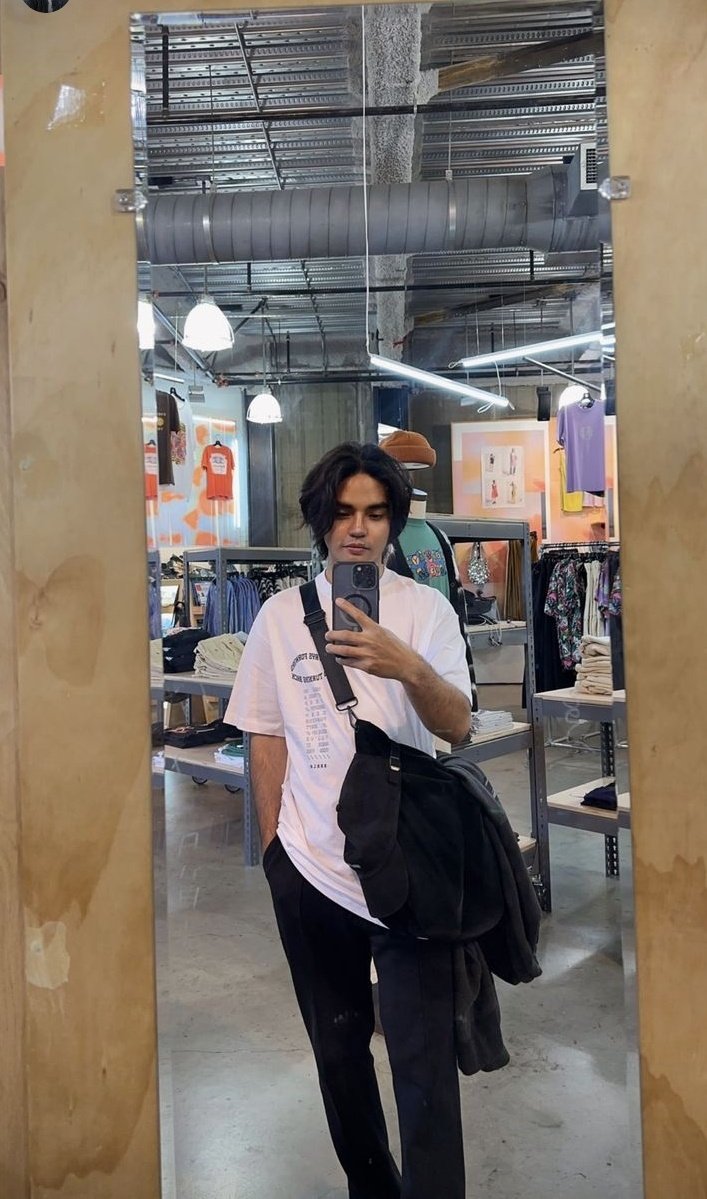 jmpwlnase's tweet photo. grabe yung face card ni pablo when he does selfie talaga 😭 look at that smile??? sobrang pogi talaga ni pablo 😭

#SB19 @SB19Official 
#SB19_PABLO https://t.co/Y1oOIRf7DW