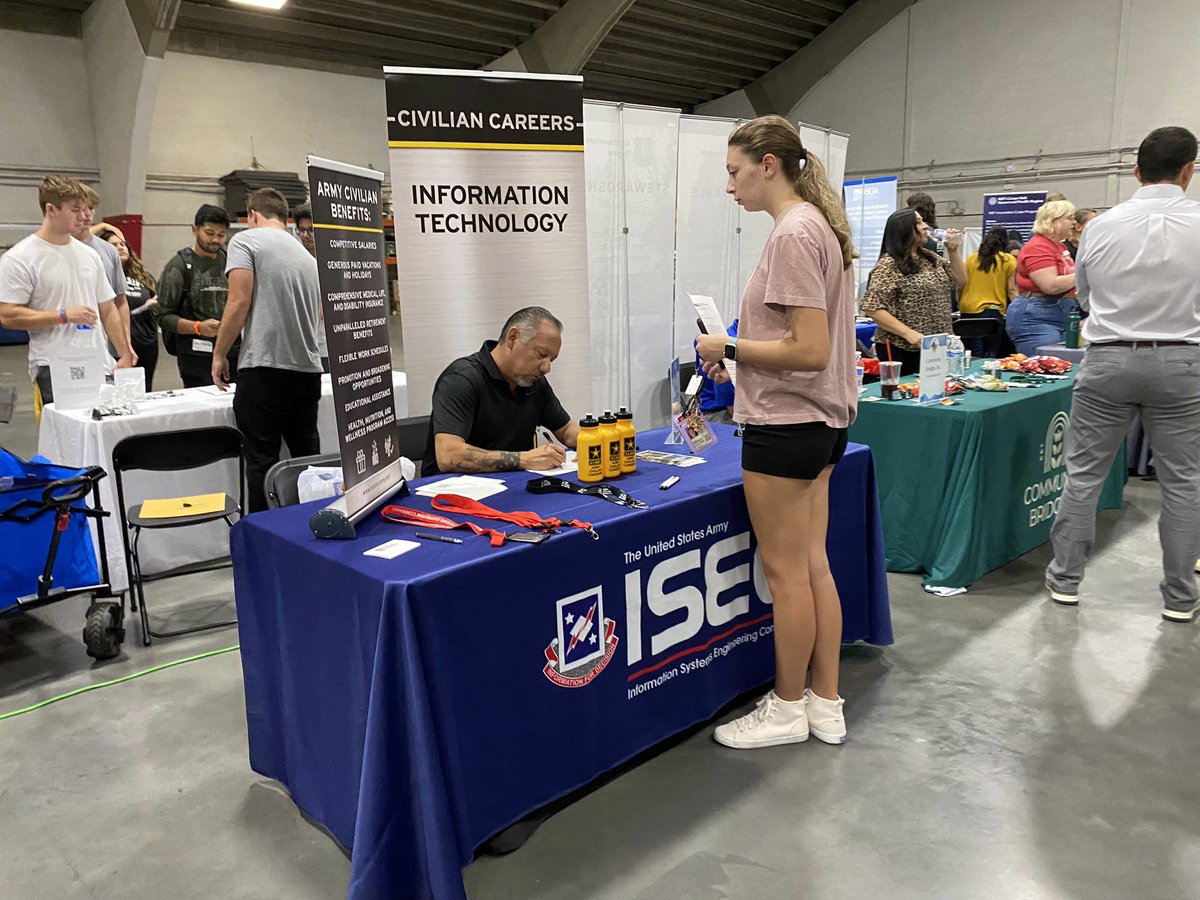 NAU's tweet photo. β
Resume in hand
#JobFair #BackToNAU https://t.co/487SkpWq5i