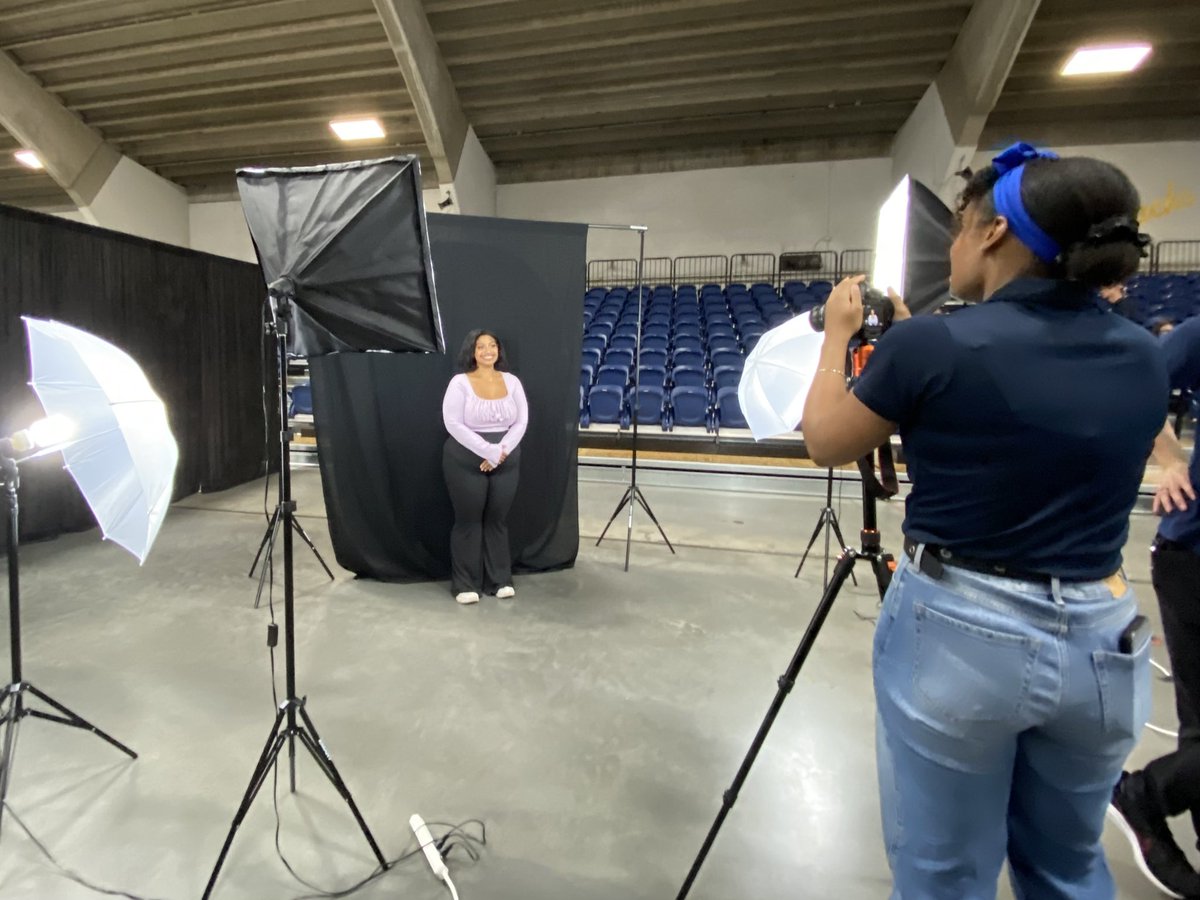NAU's tweet photo. β
Resume in hand
#JobFair #BackToNAU https://t.co/487SkpWq5i