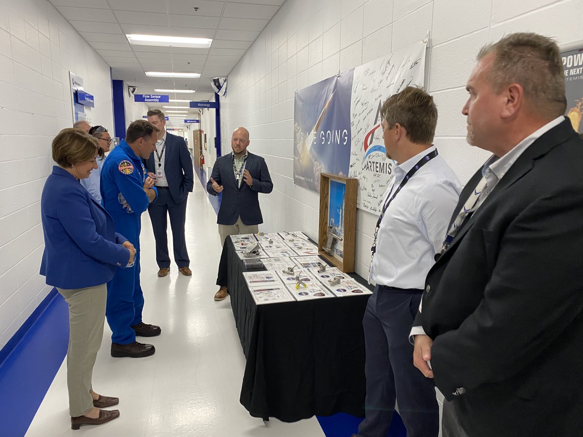 SenAmyKlobuchar's tweet photo. Workers at @CollinsAero in Burnsville are designing and manufacturing key spacecraft components, helping @NASA carry out critical missions and stay on the cutting edge of technology.

Glad to stop by with NASA Astronaut and MN native Josh Cassada! https://t.co/yD6QL0h10S