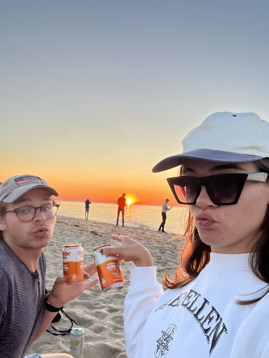 wait__itsKate's tweet image. 6-pack, 3 cans each, only got one shot now so lets do this right: 
can #1 and we’re Dunkin SPIKIN it at the yuppie blocking my damn sunset
can #2, lets be considerate, cigarette butt receptacle
can #3, sip er slow, mm is that lemon? Time to enjoy the splendors of a perfect evenin