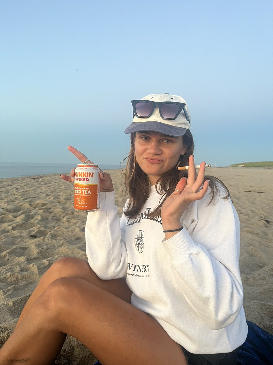 wait__itsKate's tweet image. 6-pack, 3 cans each, only got one shot now so lets do this right: 
can #1 and we’re Dunkin SPIKIN it at the yuppie blocking my damn sunset
can #2, lets be considerate, cigarette butt receptacle
can #3, sip er slow, mm is that lemon? Time to enjoy the splendors of a perfect evenin