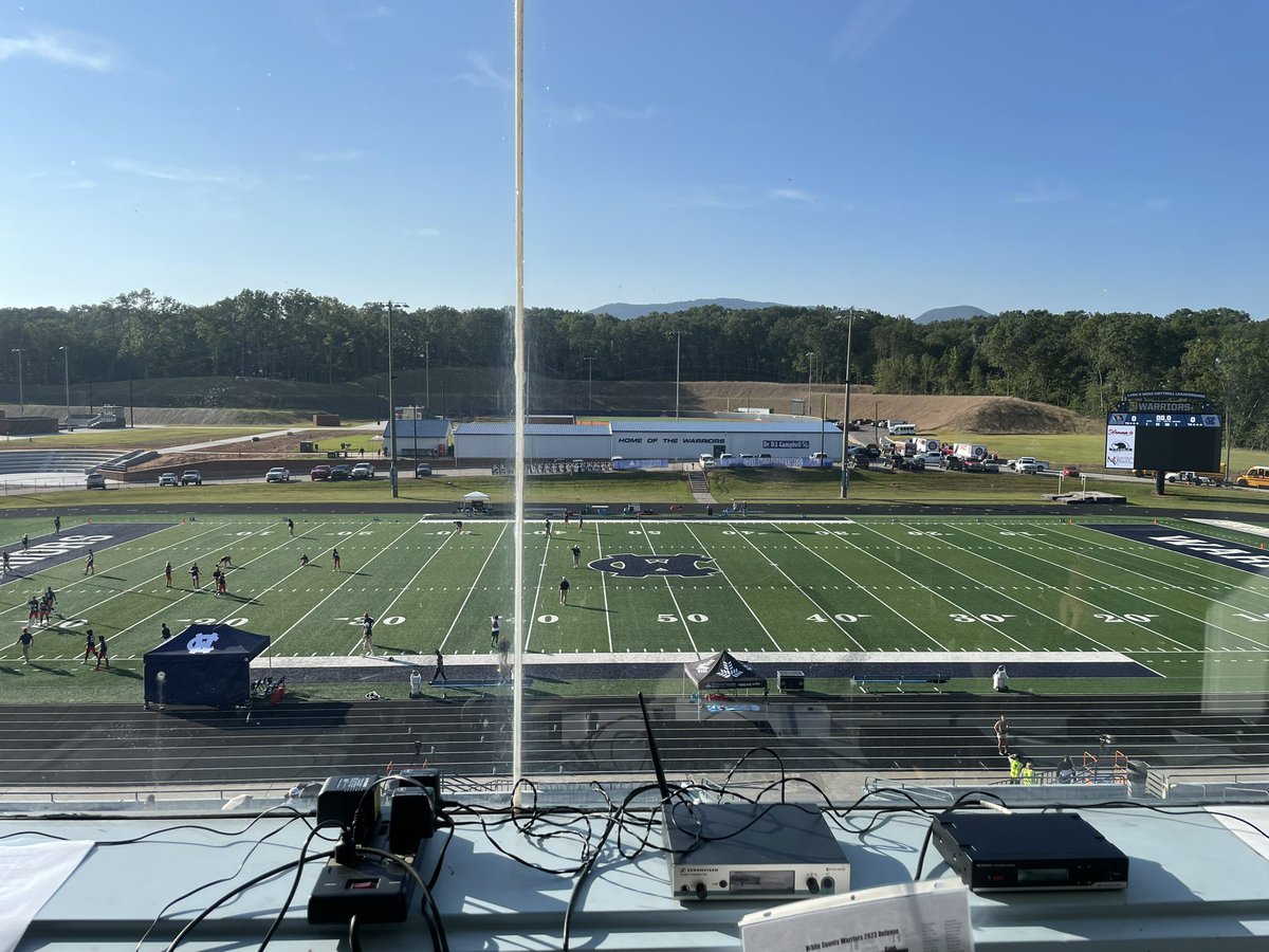 G_Rowland10's tweet photo. 🏈 Chattahoochee River Rivalry 🏈

@WhiteCo_FB host @hchsraiders_FB 

Pregame: 7:00pm
Kickoff: 7:30pm 
LISTEN: 93.9fm, https://t.co/Y2YqzojcnP

@drew_harris28 @FridayGameNight  @scoreatlanta @WCwarriorAD @TeamFYNSports @northgakickoff @GPBsports @PotluckFootball @BlitzSportsGA https://t.co/KhhkkeEbLa