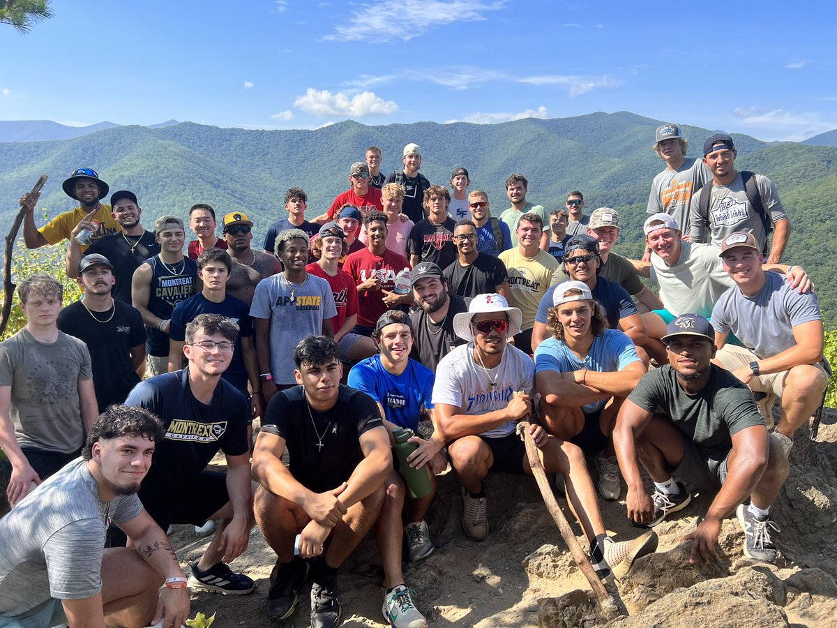 MontreatCavBase's tweet photo. Awesome day hiking Lookout w the guys! It was an accomplishment just getting up there for some of us. Great time sharing what they were thankful for OR looking forward to this year. Proud of these guys and their diff makeups. #cavclan #lafamilia #CavsRHere #PersonOverPlayer https://t.co/AnROIpNHIa