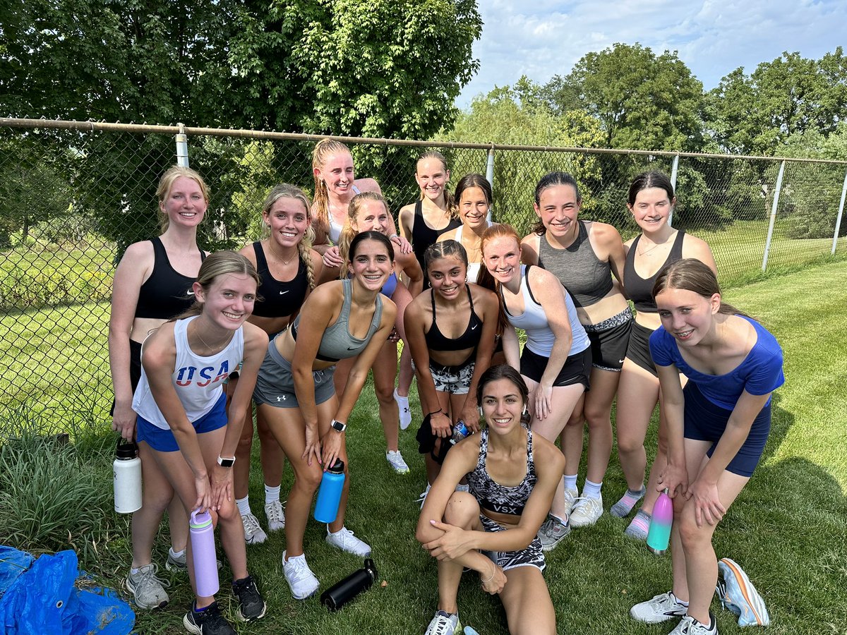 Friday’s are for 400m’s 
12 x 400m w/90 sec rest #400mslayers #WeAreLemont