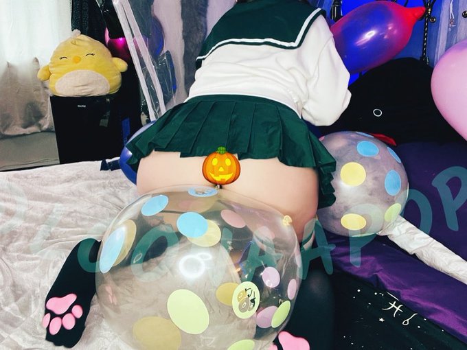 Like this if you like balloons &amp; butts  666 likes &amp; I&rsquo;ll post uncensored 🙈 https://t.co/d2Z9AqnGHd<a href="/tag/inflatables"class="tags"><span>#inflatables</span></a>