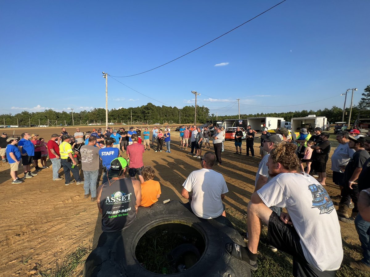 Drivers meeting <a href="/DixielandSpdwy/">Dixieland Speedway</a>