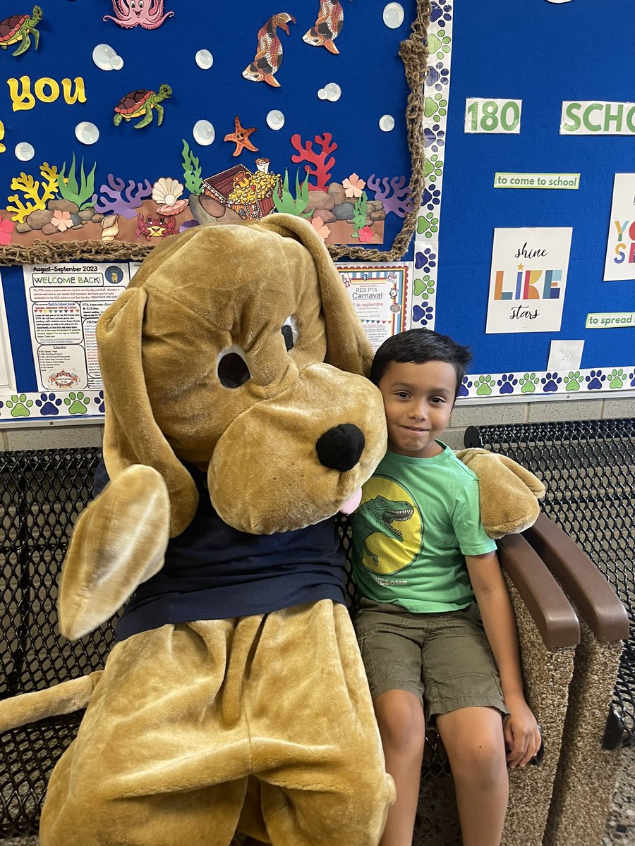cbrinkleybcps's tweet photo. It was so nice to be reunited with our @ReisterstownES families today for Sneak a Peek! We had a full house and our fabulous staff, @RES_PTA and Riley were there to welcome every Reisterstown family member! We also got feedback for wanted support this year💚💙 #RESconnected https://t.co/WDSVsn70QJ