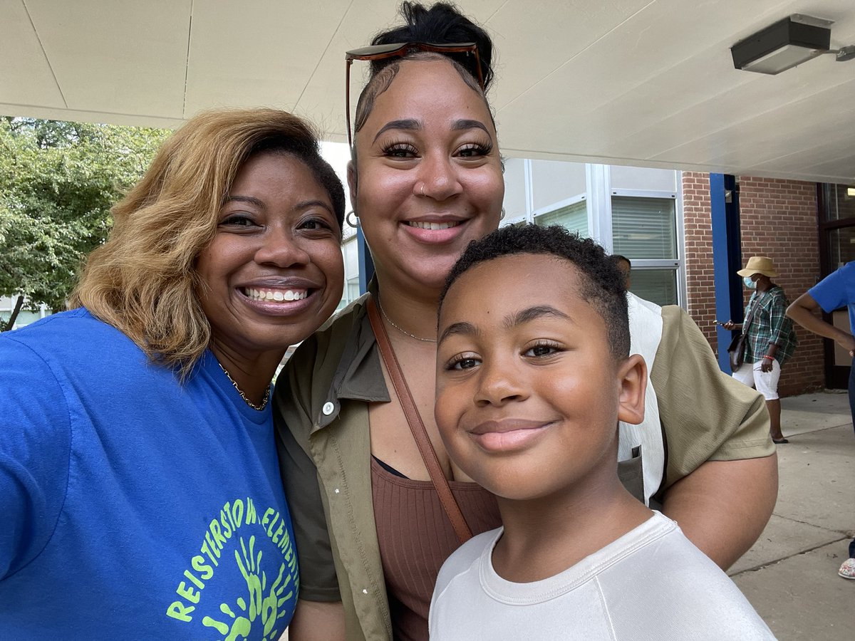 cbrinkleybcps's tweet photo. It was so nice to be reunited with our @ReisterstownES families today for Sneak a Peek! We had a full house and our fabulous staff, @RES_PTA and Riley were there to welcome every Reisterstown family member! We also got feedback for wanted support this year💚💙 #RESconnected https://t.co/WDSVsn70QJ