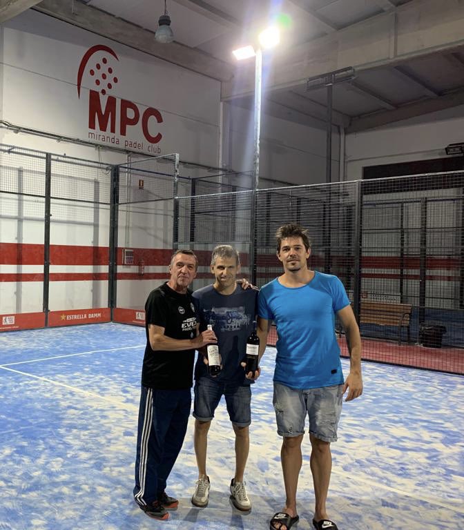 MPadelClub's tweet photo. POZO LEGENDARIO by Subi en MPC 

Enhorabuena a los campeones y gracias a todos🔝🔝

Nos vemos en el siguiente 💪💪

LEGEN TEAMS https://t.co/mBkyGXsDev