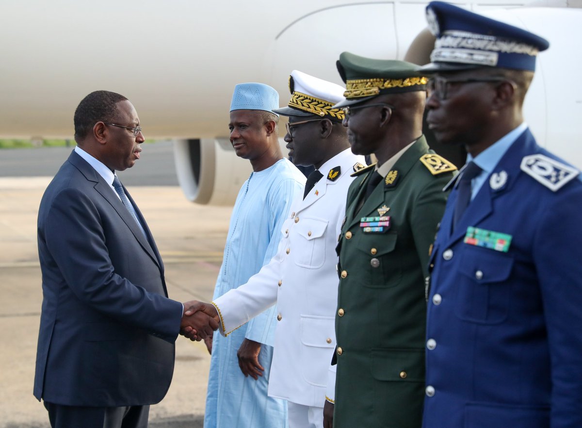 PR_Senegal's tweet photo. Le Président @Macky_Sall a regagné Dakar ce vendredi, après un séjour de 3 jours à Johannesburg, marqué notamment par sa présence au 15e Sommet des #BRICS et des entretiens avec les présidents de la Chine, de la République islamique d’Iran et du Premier ministre de l’Inde. https://t.co/jvfZfMWaRU