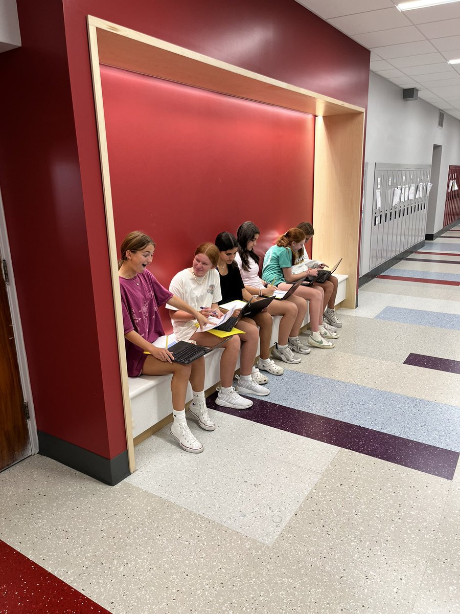 📚We are thankful for the renovations that bring our Sandburg students together! 🎉 #LeanIn #Engage #WeAreD205 #WeAreSandburgD205 <a href="/ElmhurstD205/">Elmhurst CUSD 205</a>