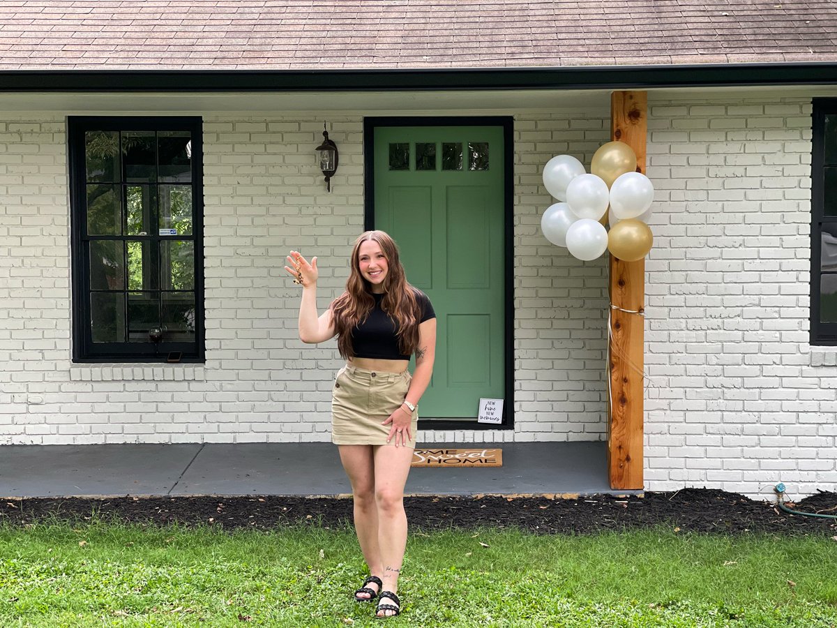 JCoke_'s tweet image. Cheers to a new address &amp;amp; achieving a long time goal 🤍