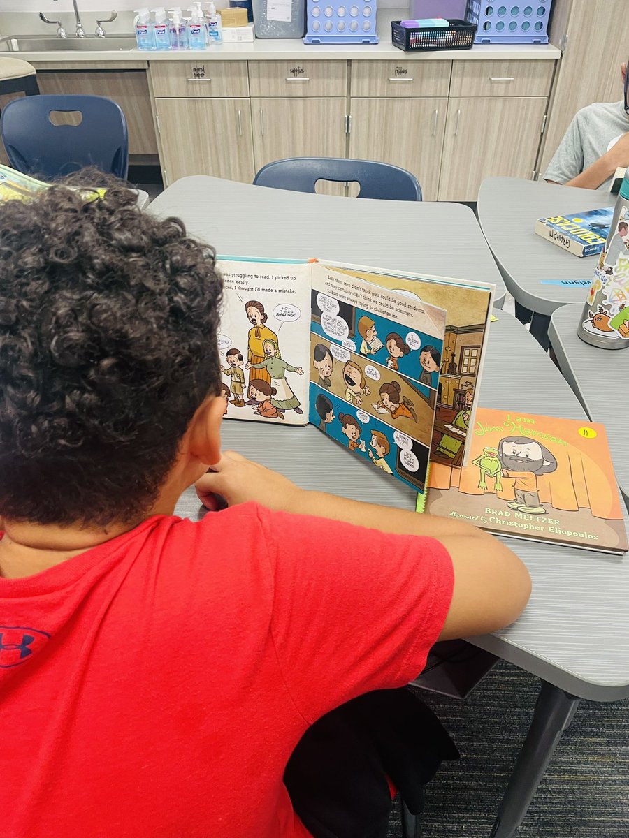 amycgraham13's tweet photo. My favorite day of the year - Classroom Library Opening Day! I wore my favorite library earrings, read my favorite "book" book, and when I ripped the caution tape off of my bookshelves, the kids all cheered! 🥹🥹🥹 My heart is full today. #HallHawkReaders #ccisdmoments https://t.co/bXfXPZt6q7