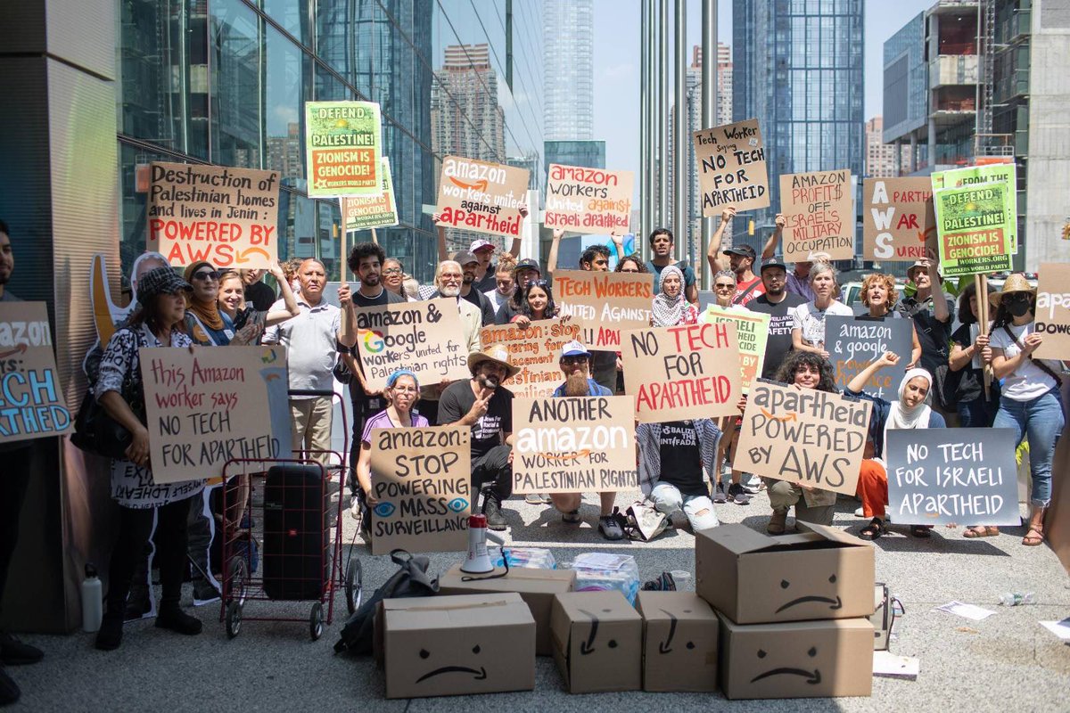 NoTechApartheid's tweet image. We&apos;re coming together in the heart of Big Tech to demand @Google drop its #ProjectNimbus contract w/ Israeli military. 

This follows after last month when @amazonlabor workers &amp;amp; local NYC community demanded the same from @Amazon at the @AWScloud Summit.

#NoTechForApartheid