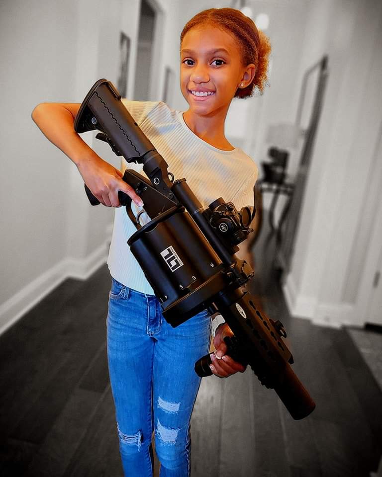 This little girl doesn't play with Barbies! ☺️