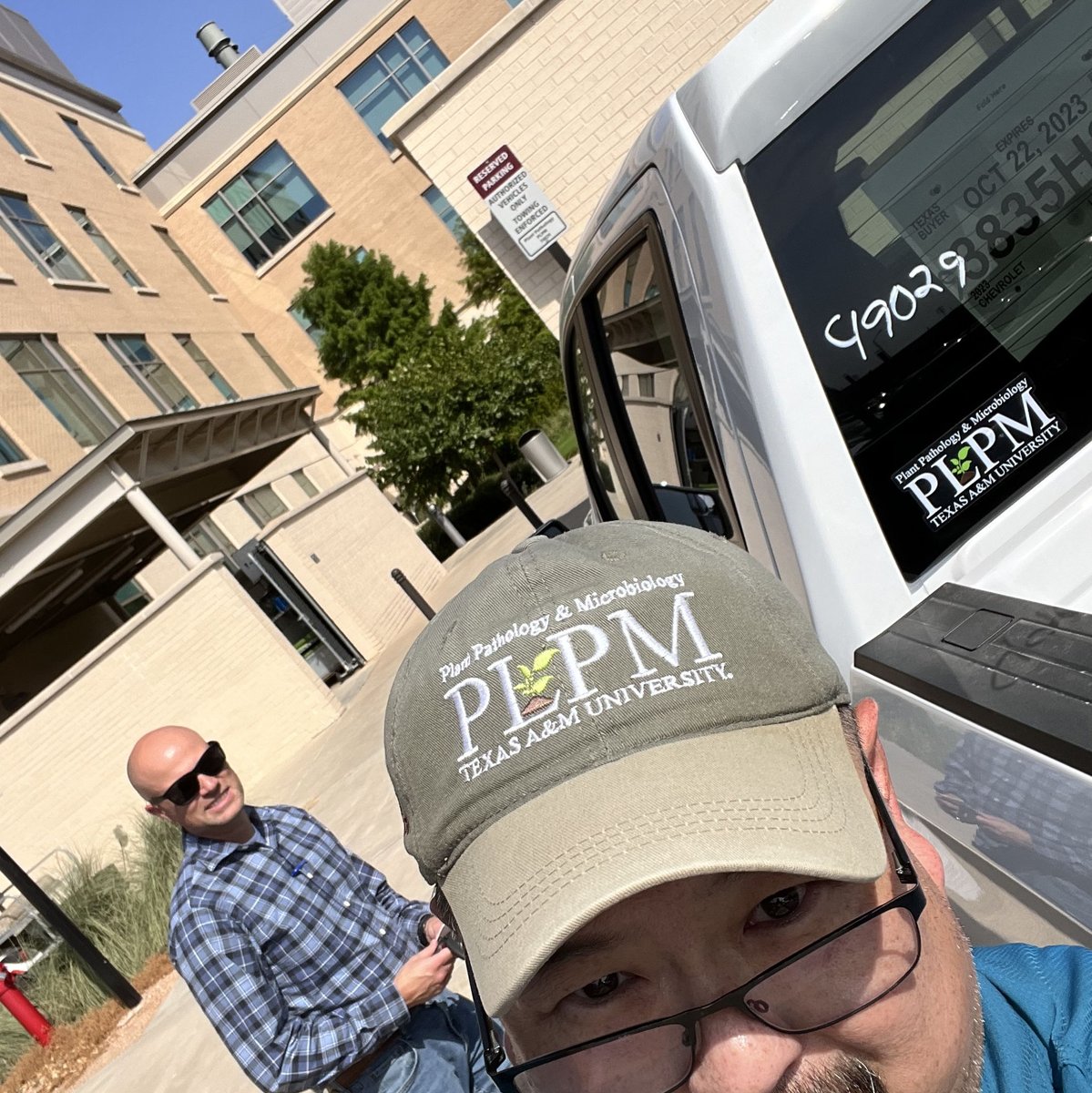 txplantclinic's tweet image. Happy Friday (08/25/23)! Reliable "wheels" is a necessity for extension professionals to  do our jobs around the state. We are thanks fun to get our new replacement yesterday. What shall we name it?  -KO @txplantdr #extensionlife #newtruck #wheels #transportation @txextension