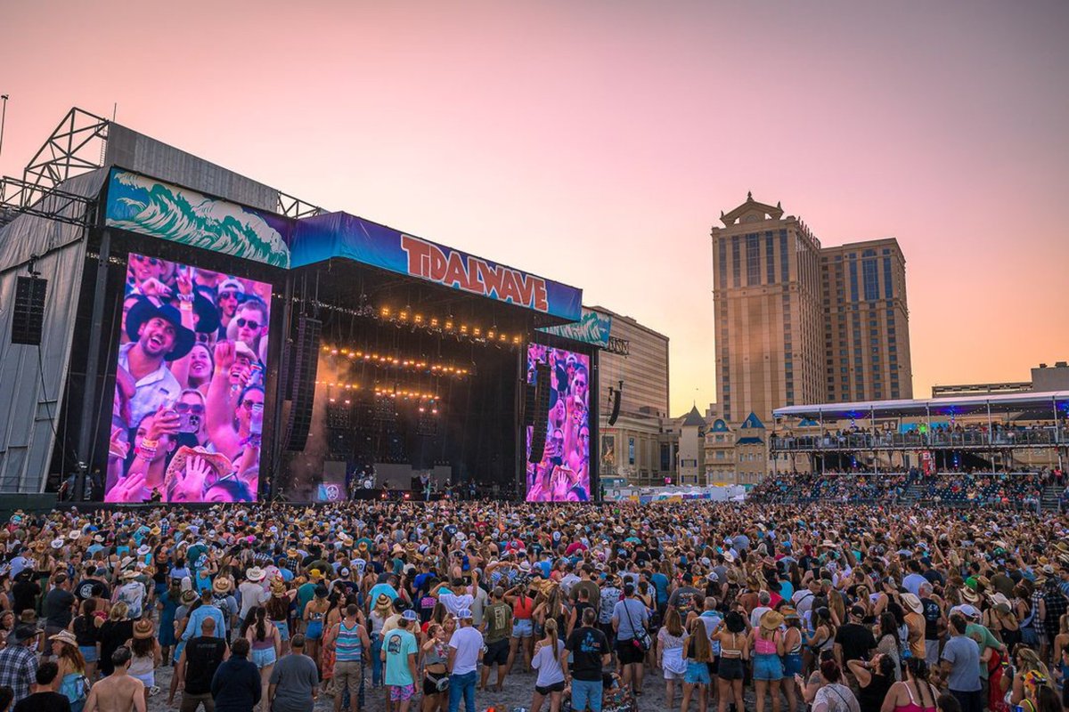 Making waves with the help of our MTN HD+ main stage 🌊 

Another successful year for the MTN Crew at @TidalWaveFest!

#TidalWave #TidalWaveFest #MusicFestival