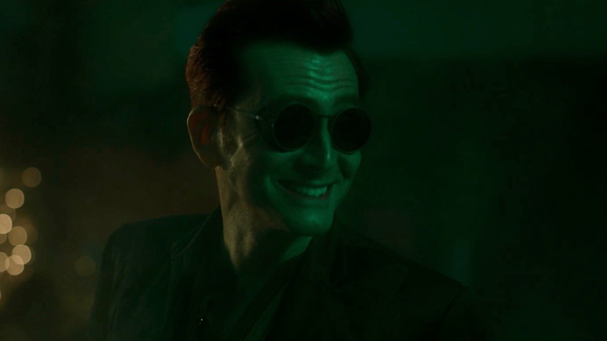 guzmansgomez's tweet image. smiling like she’s up to no good