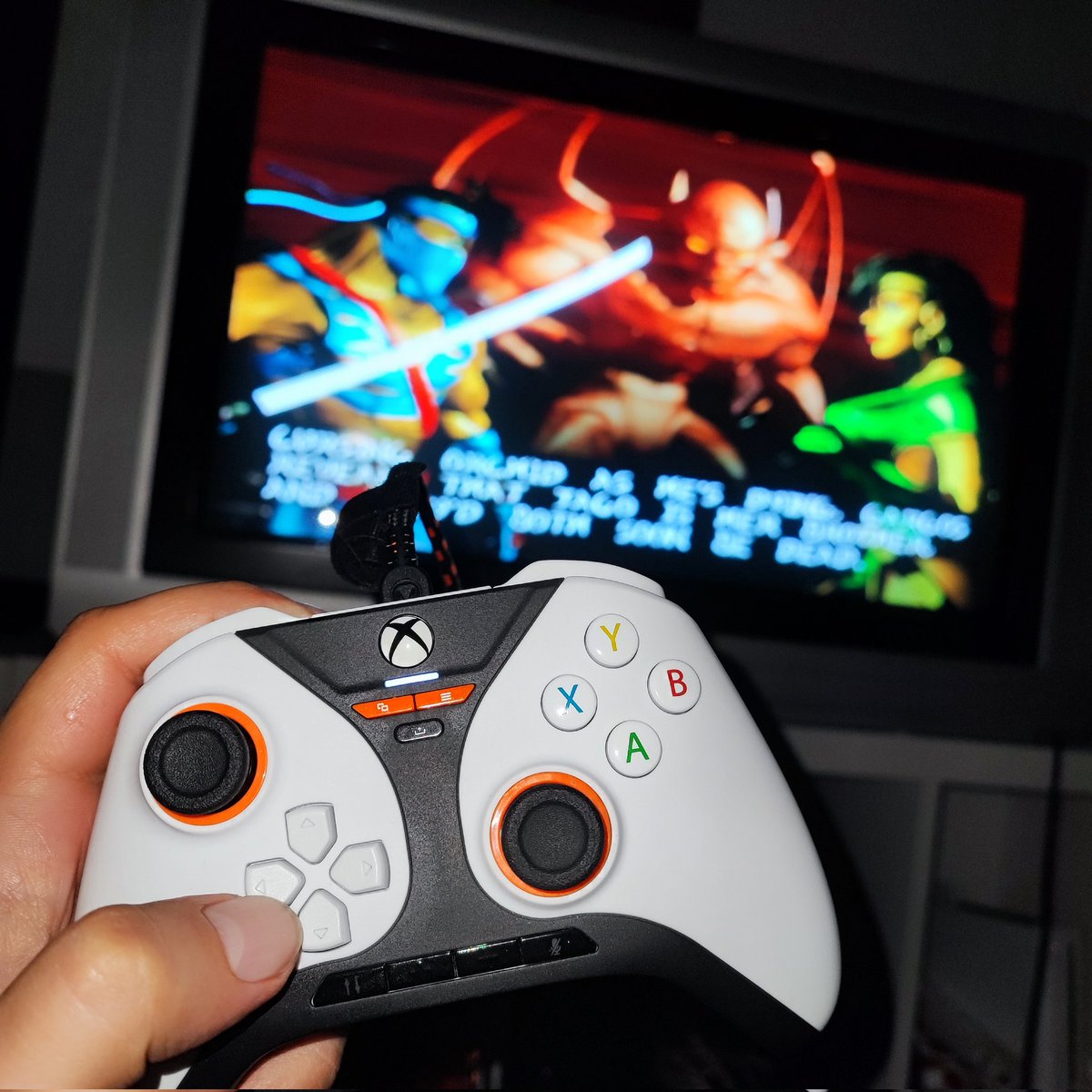 Spiele_Welten's tweet photo. Killer Instinct 2 mit dem Pro X Controller von @snakebyteDE durchgespielt. Damit ist das D-Pad definitiv Fighting Game zertifiziert! 😎 https://t.co/fMAQ8UUy08