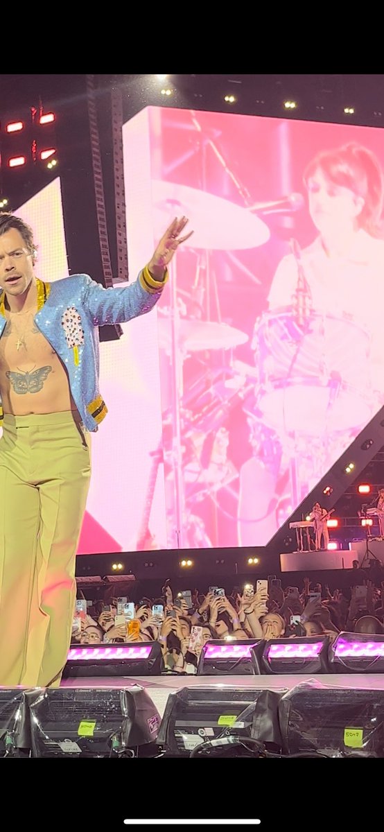 EloBsm's tweet photo. Exactly one year ago today, on August 26th 2022, @Harry_Styles announced his stadium tour...
If I'd known or even imagined where this was going to take me...🥺

Love On Tour forever. 💗 https://t.co/yAmQsdvuzv
