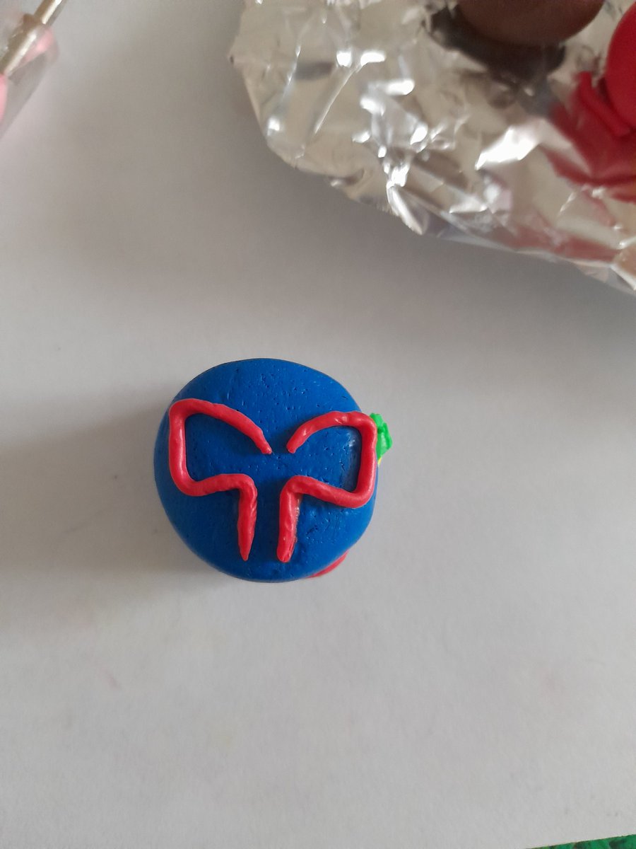 77Cornel's tweet photo. Miguel O'Hara burger!
Hello everyone! I made these cute Miguelito burgers and I was thinking about to made it as a keychain. What do you say? Would you want one?

#MiguelOHara #spiderman2099 #SpiderMan #accrossthespiderverse #clay #clayart #fimoclay #burger https://t.co/Z3PmHOwJmX