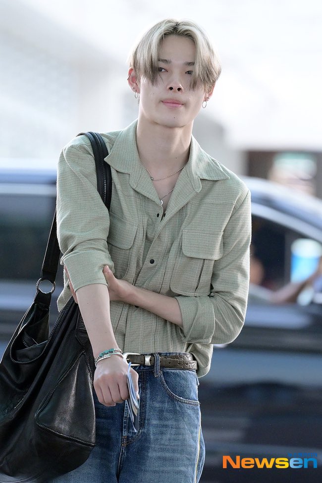 lovenikinikii's tweet photo. 220826 #니키 출국 기사 사진

엔하이픈 니키 ‘섹시 카리스마’
https://t.co/lUDMKuzIth

엔하이픈 니키 '조금 피곤한 모습'
https://t.co/9sts6R0E3U https://t.co/JDeJj1Z2ya
