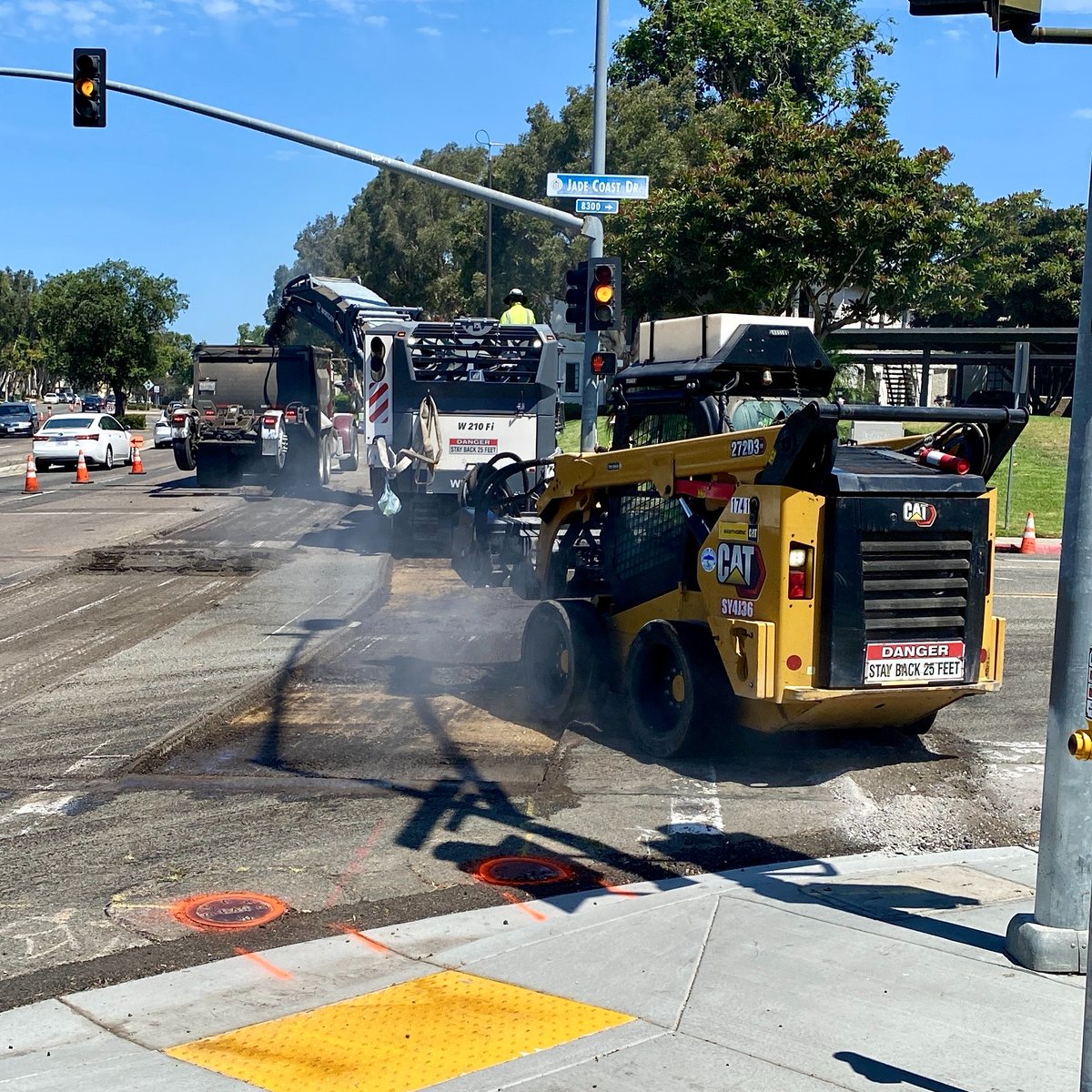CityofSanDiego's tweet photo. 👷 Resurfacing roadways across our communities is a top priority. Check out the weekly schedule of upcoming asphalt overlay activities at https://t.co/UZKZIaXWtj to see if your neighborhood's streets will get a fresh look soon! #FridayRoadFix 👏 https://t.co/tTCwjTONaI