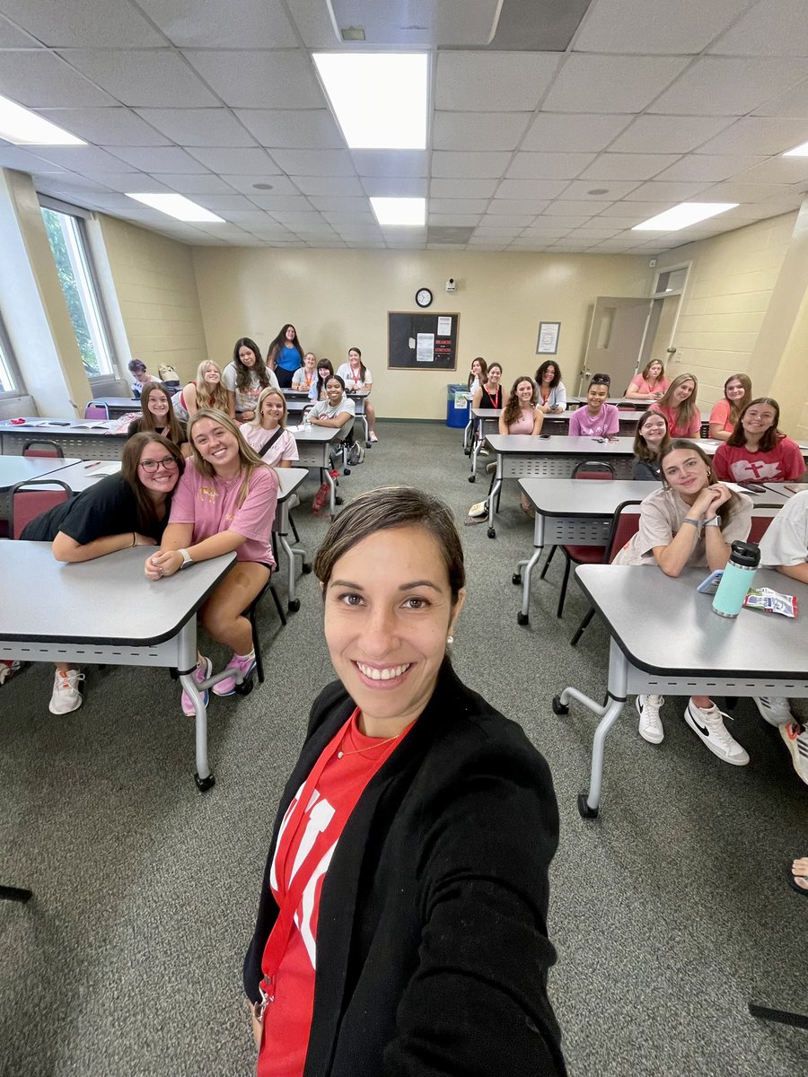 Julia Rivas tweet media