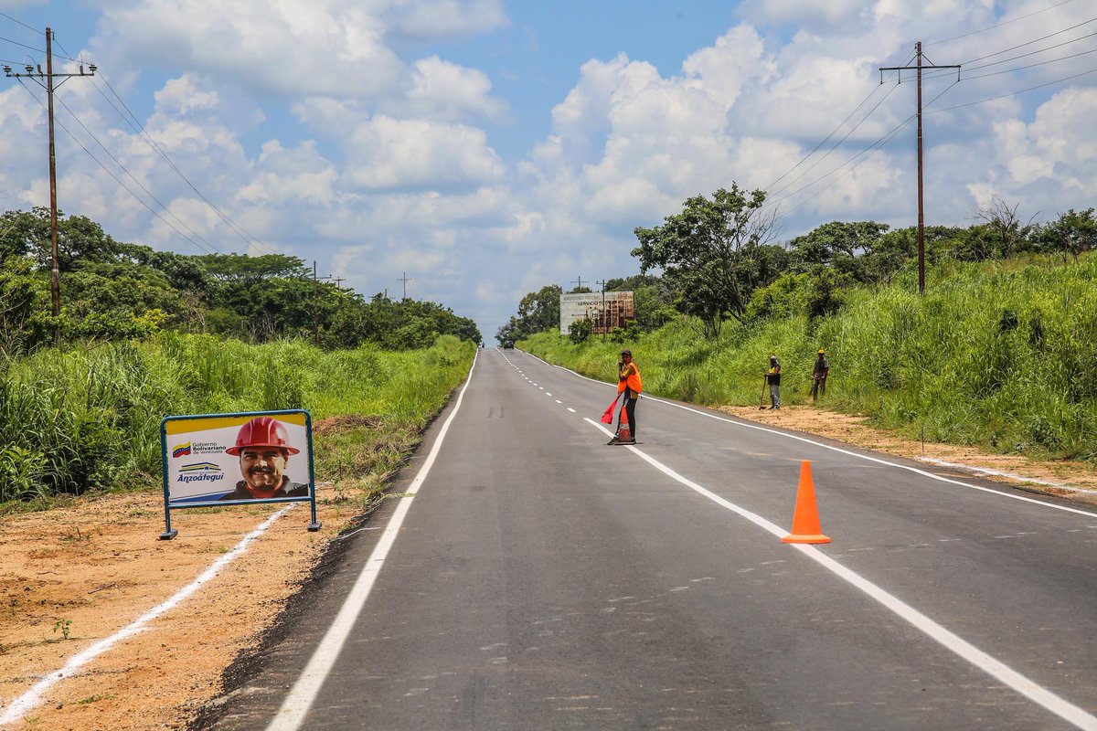 anzoateguigob's tweet photo. El Gobierno Bolivariano de #Anzoátegui a través de la @covineaa avanza en la construcción de cabezales en la alcantarilla ubicada en la Troncal 16 a la altura del municipio Miranda tramo Las Piedritas - Pariaguán. https://t.co/Ij3uUjbcTU