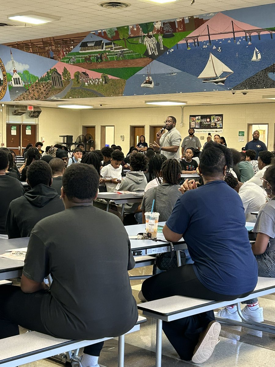 Had an amazing orientation day with our incoming Freshmen! Here’s to the start of an outstanding school year 🦁 #RestoringThePride 
<a href="/LargoLionsHS/">Largo High School</a> <a href="/LargoSga/">Largo SGA</a>