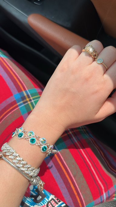 Watch M🦋G's leaked NSFW photo on TwXstars