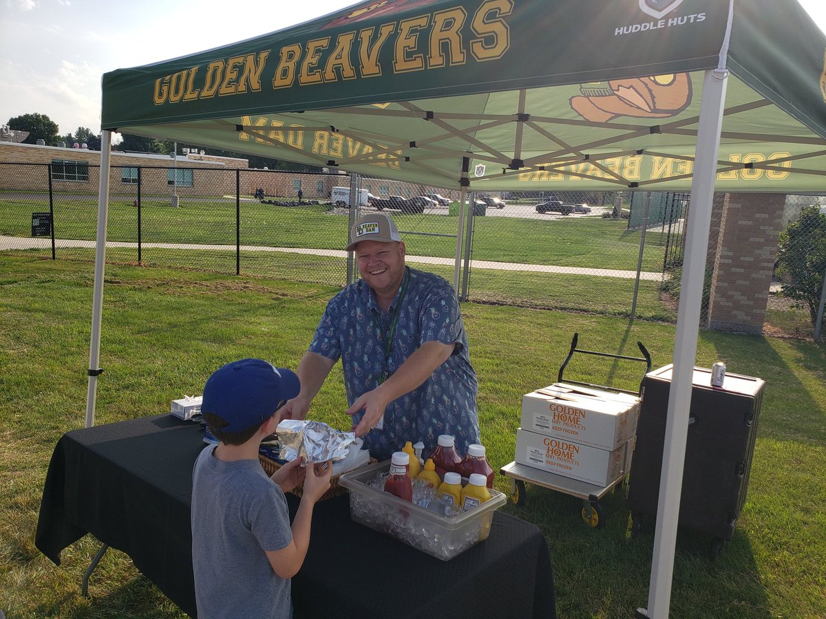 ESPNbd's tweet image. Beaver Dam High School Principal Russ Tronsen is serving brats to the first 200 fans at the Golden Beavers Football Game tonight. #BDFam #BDHS @BD_GoldenBeaver