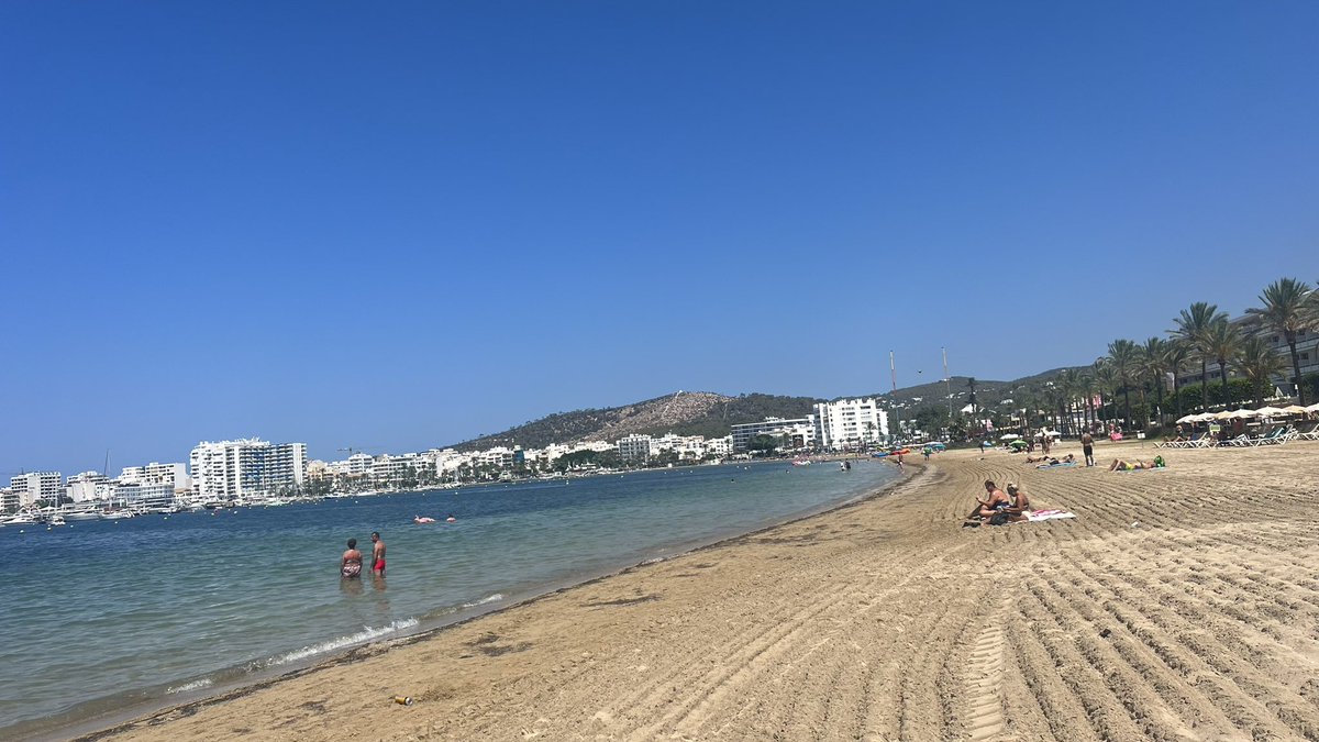 whizll's tweet photo. Ibiza by day Chelsea by night ⚽️⚽️⚽️💙 https://t.co/cSSO38IyCp
