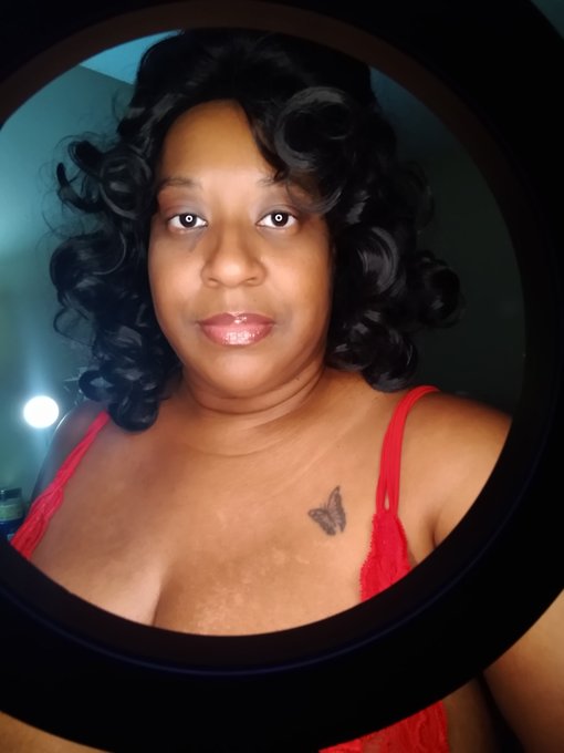 Going LIVE. Come join me. Link in bio. #webcamgirl https://t.co/GVFaWnhps0<a href="/tag/webcamgirl"class="tags">#webcamgirl</a>