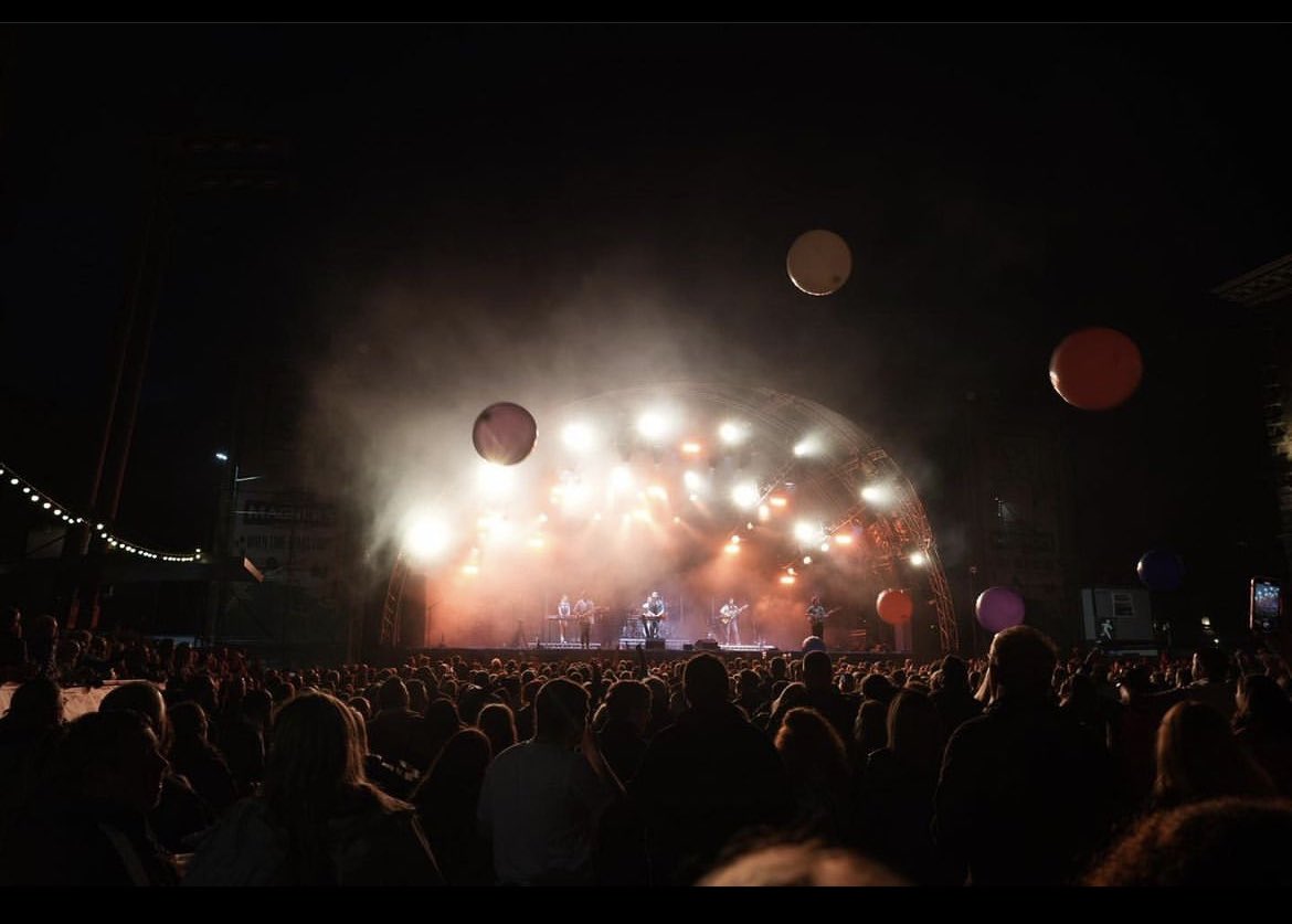 carbery_joe's tweet photo. Great night at Custom House Square for the bosses @AngieCarbery first @TheCoronas gig . She will be back ๐บ๐ค๐ถ #TheCoronas #ChSq https://t.co/vTi5E7lGUA