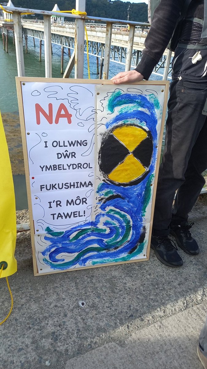 RobatIdris's tweet photo. PAWB, CADNO a CND Cymru yn cydymdeimlo a phobl Fukushima wrth i Lywodraeth Siapan ollwng dwr ymbelydrol i'r Mor Tawel.
NA I  NIWCLEAR yn #Traws a #Wylfa! https://t.co/aVeojEl02a