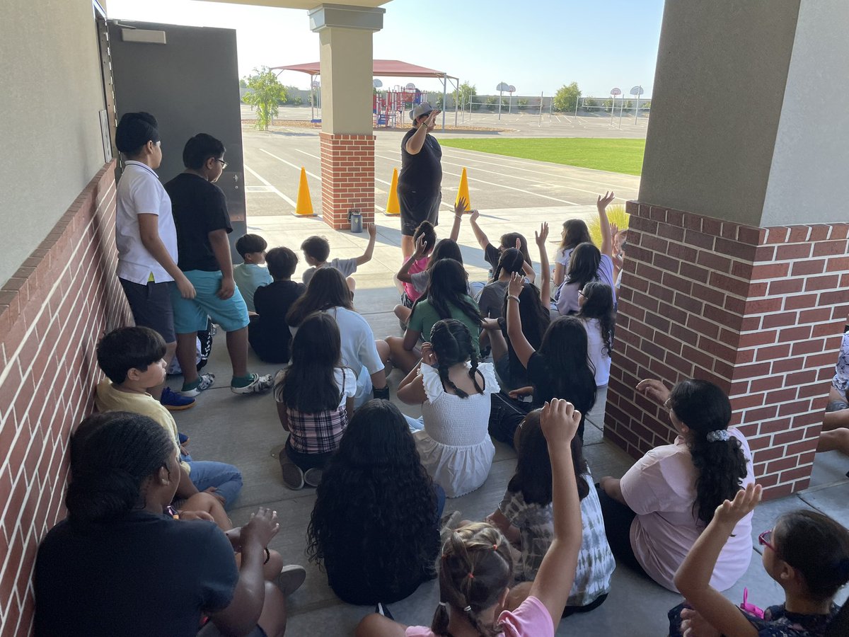 The #HighgateHuskies students just walked all over campus in our annual Husky Way Walkthrough, where they learned about the Husky Way: 
🟢 Be Safe
🟢 Be Respectful
🟢 Be Responsible