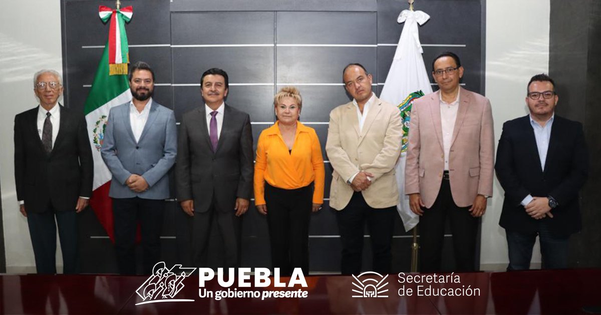 SEPGobPue's tweet image. La titular de la dependencia, @MerloIsabel sostuvo un encuentro con el director de la revista científica @PhysiosMx, @Jose_Castanares, con la finalidad de difundir los proyectos y resultados en materia de investigación que llevan a cabo instituciones del estado.