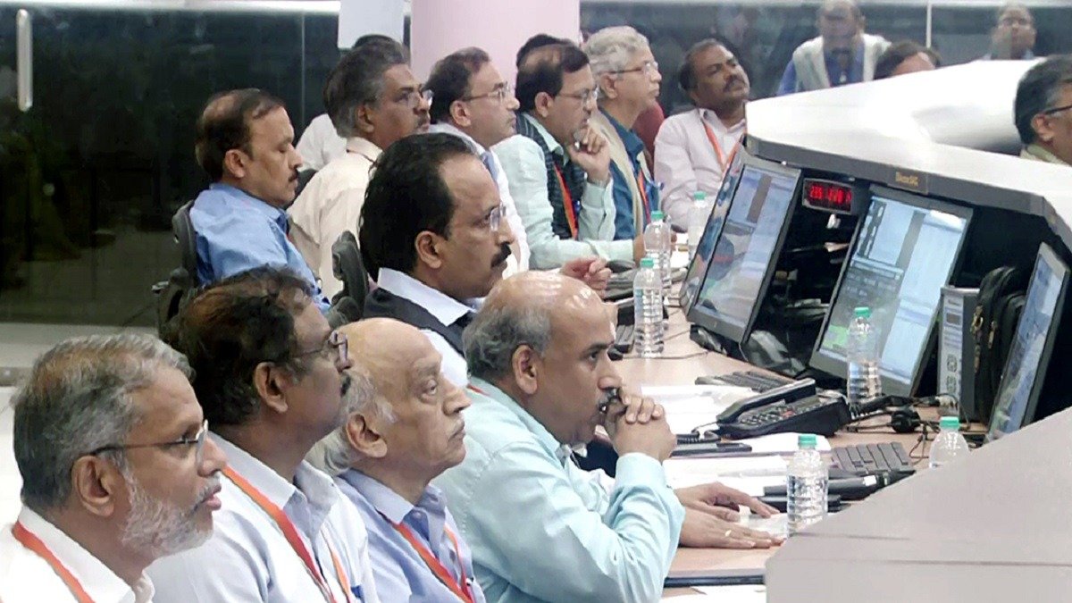HemashreeK's tweet photo. Shame on these male ISRO scientists! Look at their clothes! This is the fruit of menism - spoiling Indian culture. They forget our kurta dhoti and wear suits and ties. What's the use of such intelligence and science acumen when they're not even following Indian tradition? https://t.co/Xer7NMj1Zm