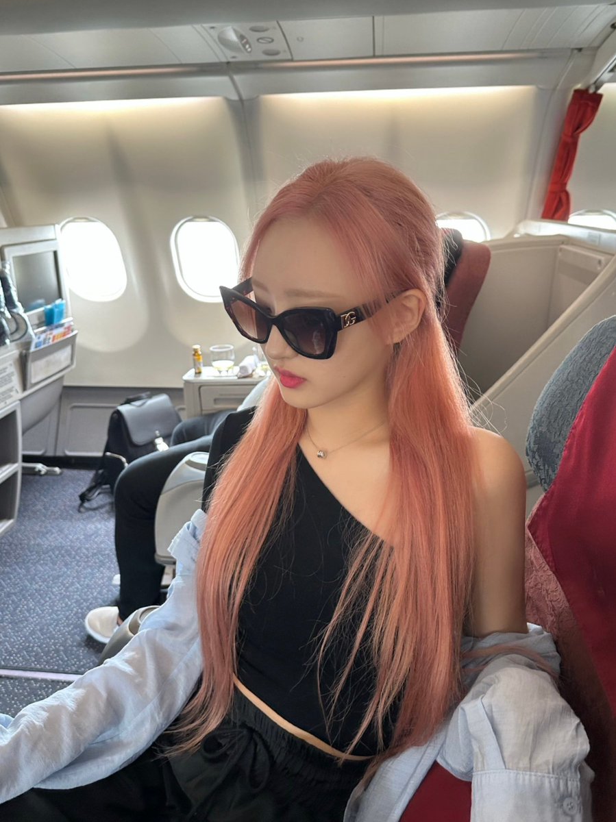 H1KEY_PICS's tweet photo. [📷] #HWISEO b.stage update

‘we’ll come back safely from jakarta!!🖤🛫
we’ll do well and come back~~😈🩵’ 

#H1KEY #하이키 https://t.co/Af3F578Pby