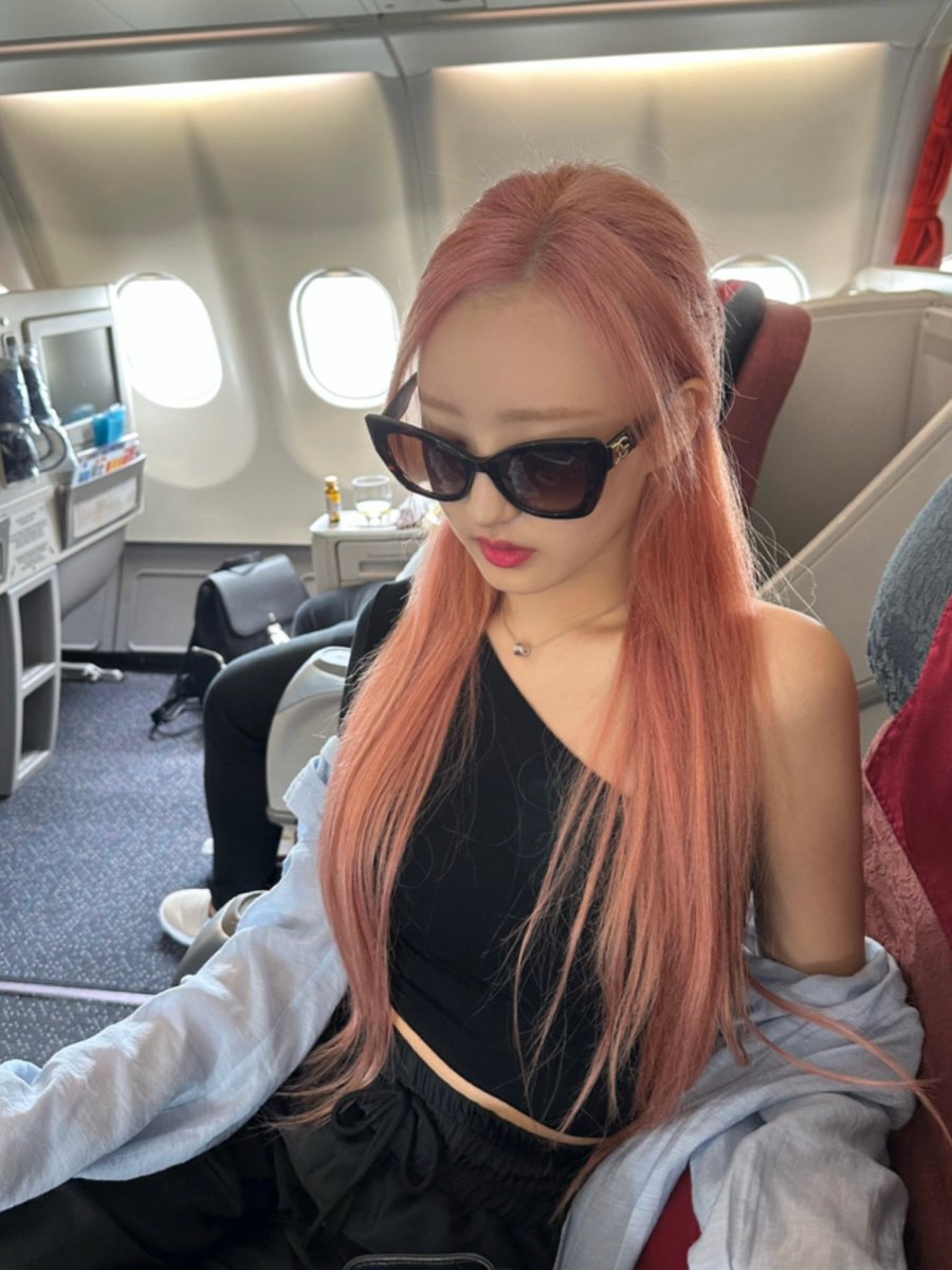 H1KEY_PICS's tweet photo. [📷] #HWISEO b.stage update

‘we’ll come back safely from jakarta!!🖤🛫
we’ll do well and come back~~😈🩵’ 

#H1KEY #하이키 https://t.co/Af3F578Pby
