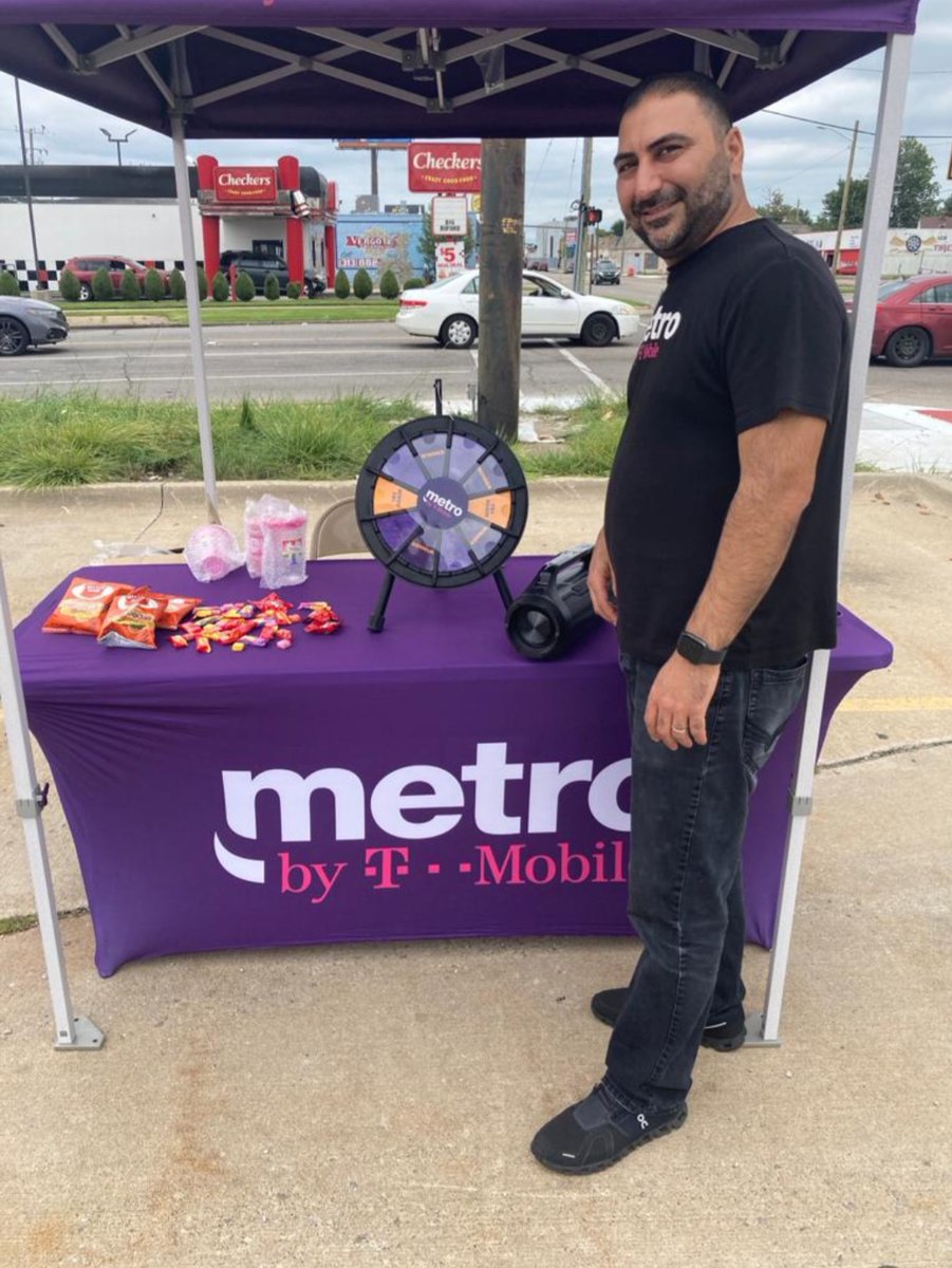 saifcomm's tweet photo. Celebrating our @MetroByTMobile customers at our Harper Ave store in Detroit today!!! They love our #NadaYadaYada approach to wireless!! 💜 @thayesnet @WinstonAwadzi @b_barkoff @ShelleyMarsh30 @JoshFowler2012 @JonFreier https://t.co/oPsWEkwgX5