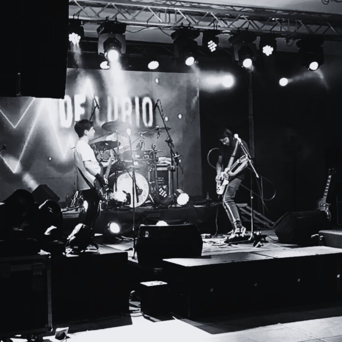 lurio_de's tweet photo. Les compartimos algunas imágenes de nuestra presentación en el parche rock el domingo pasado, agradeciendo la hospitalidad de  @unpluggedbanda1  y el tremendo festival que se armo @ParcheRock no queda más que seguir trabajando fuerte
#SiempreParcheRock #DeLurio https://t.co/frcNCRen2m