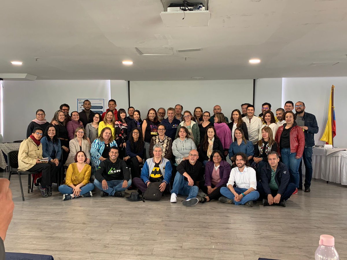 yira_osorio's tweet photo. Gracias @PTA_Colombia  coordinadores, compañeros formadores por generar espacios para el dialogo y  construcción de estrategias 
encaminadas al fortalecimiento  del desarrollo de las prácticas pedagógicas. https://t.co/aNlLcVnYkK