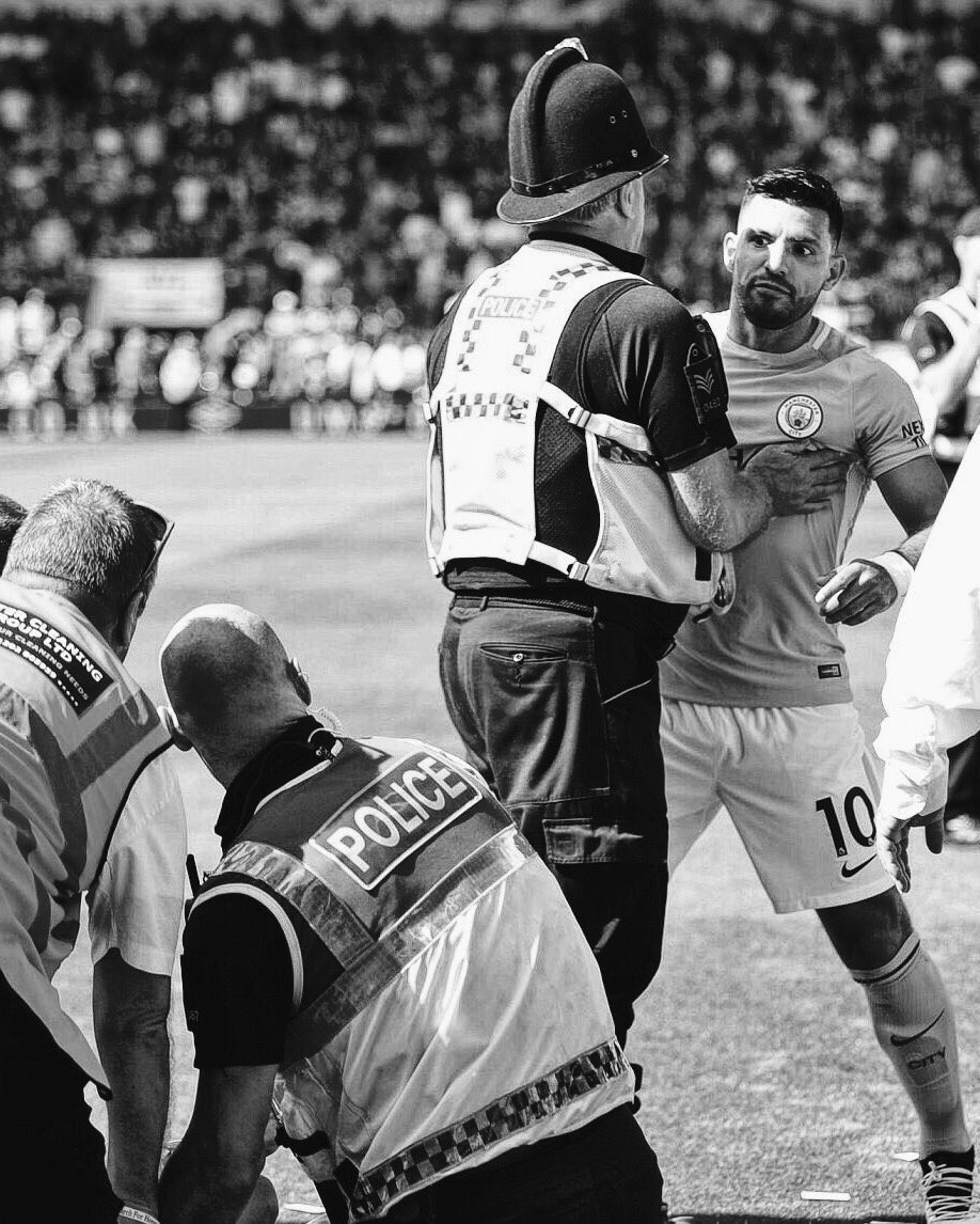 City_Chief's tweet photo. 🥶 “I saw that they had got hold of one of our fans, four against one, and were practically smothering him. It was outright abuse...."

"Then this cop starts giving me a hard time, so I tell him to 𝙛* 𝙤𝙛𝙛" #OnThisDay [2017] https://t.co/diLyBp4q7K