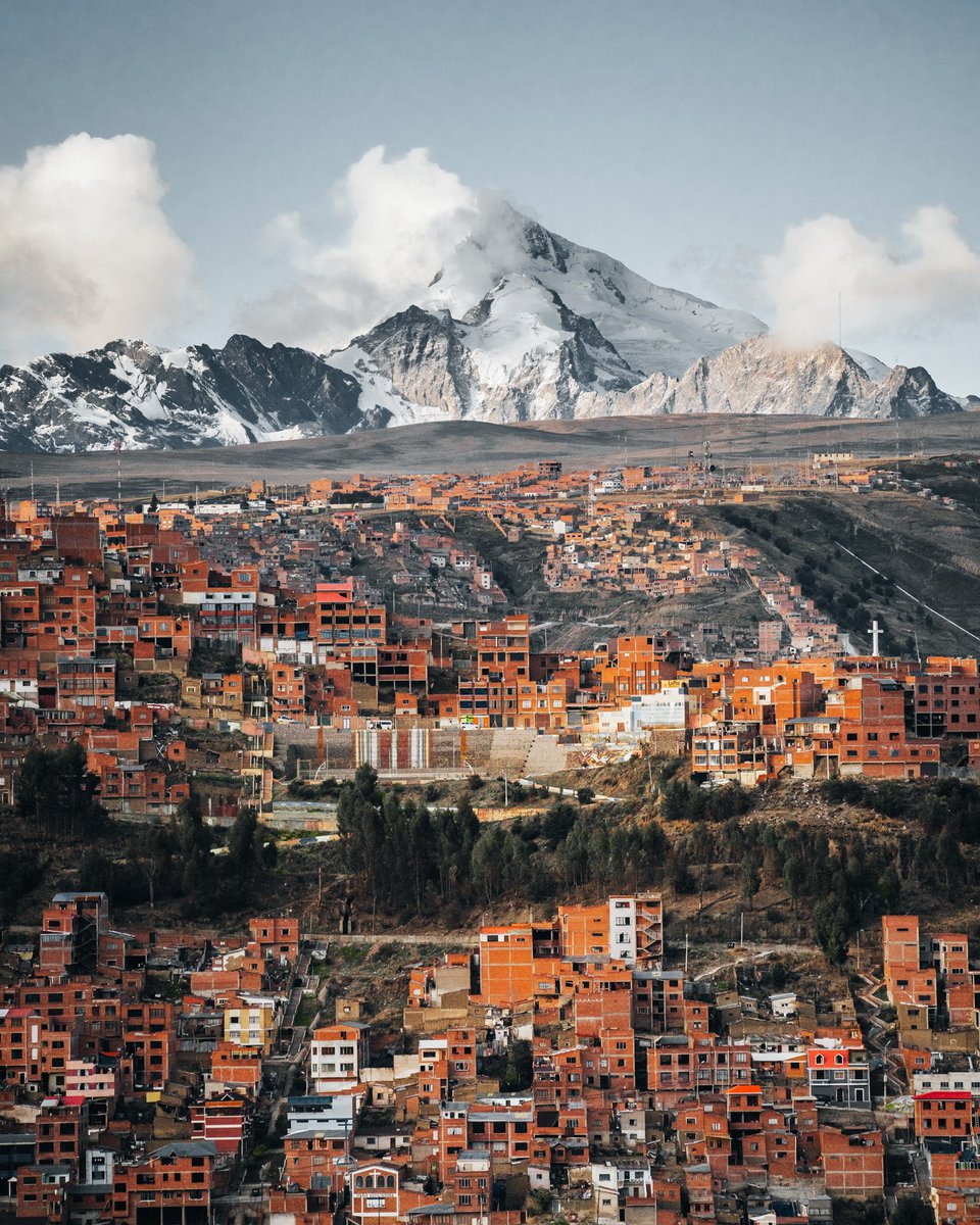 peterorsell's tweet photo. La Paz, Bolivia. The highest capital city in the world. 

#travel #bolivia #SouthAmerica https://t.co/TVRnIy93UC